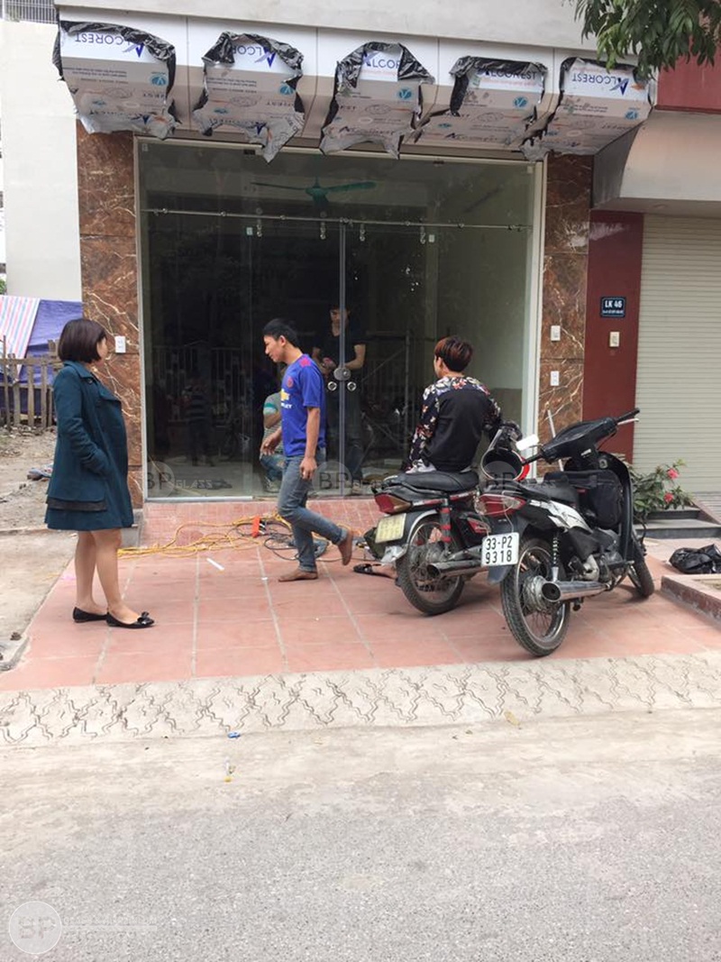 Thi công cửa kính trượt treo phi 25 số 47 Liền kề Văn Khê